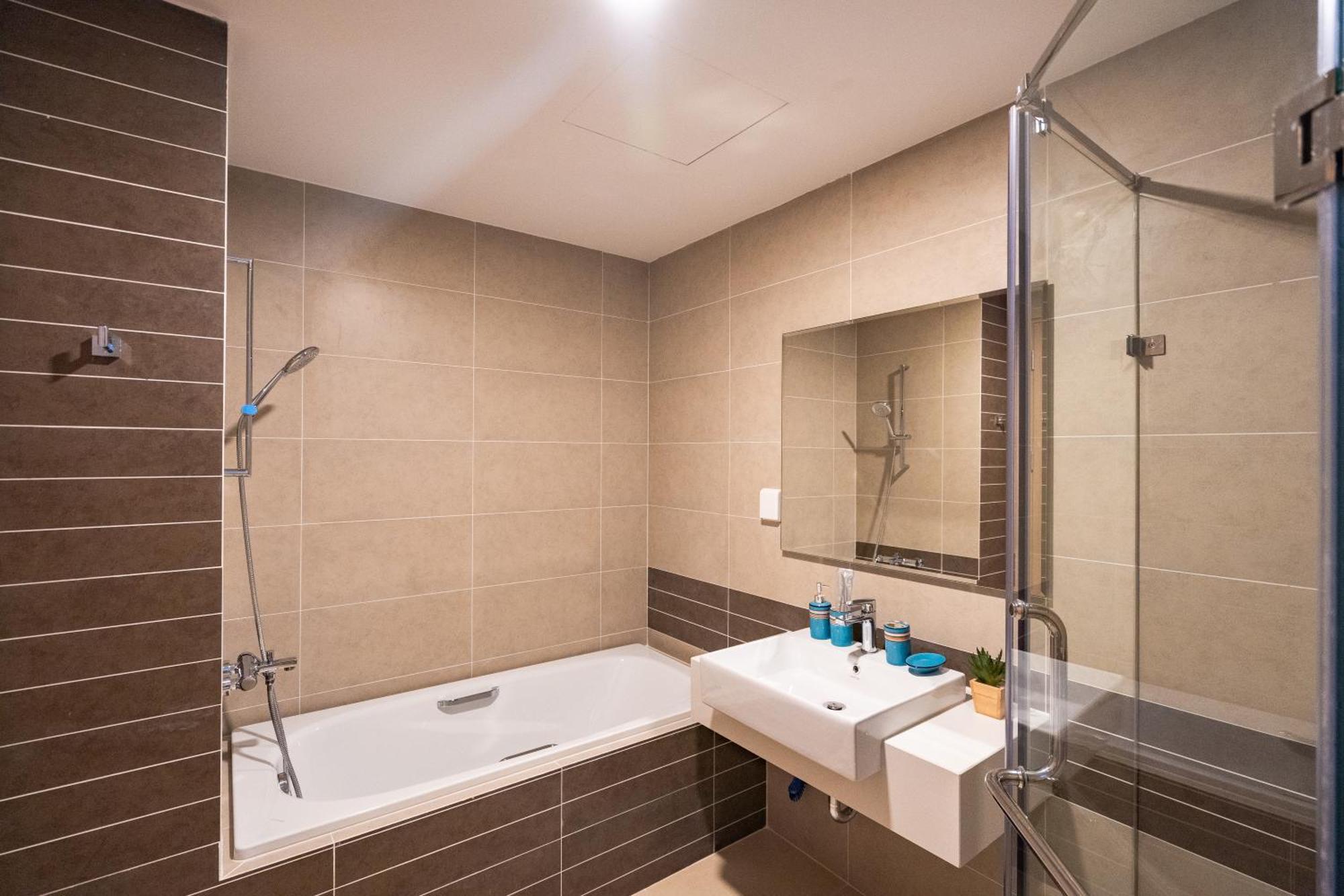 Central Business District Rivergate Apartment - Free Pickup & Pool Хошимин Екстериор снимка
